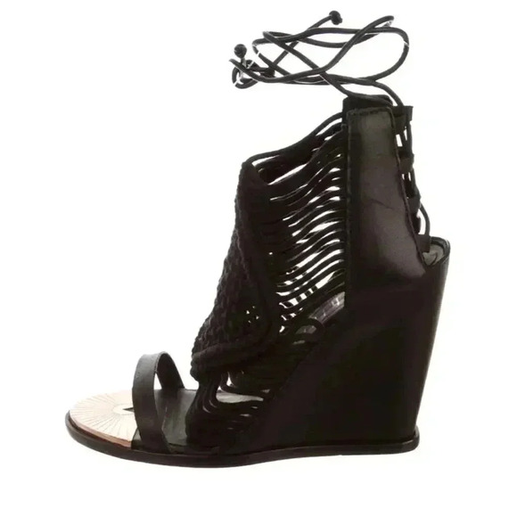 IVY KIRZHNER
'Mykonos' Wedge Black Crochet Wedge Sandals RARE - Picture 9 of 9